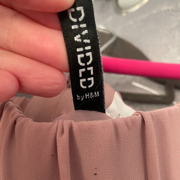 DIVIDED BY H&M Frilly Pink Mini Skirt - High-waisted Flare Style - Sz 6 - Picture 3 of 6